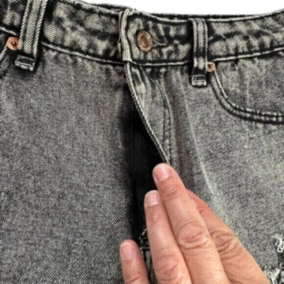 NWT Signature8 | Black Denim Distressed Shorts Size Medium - Picture 5 of 13